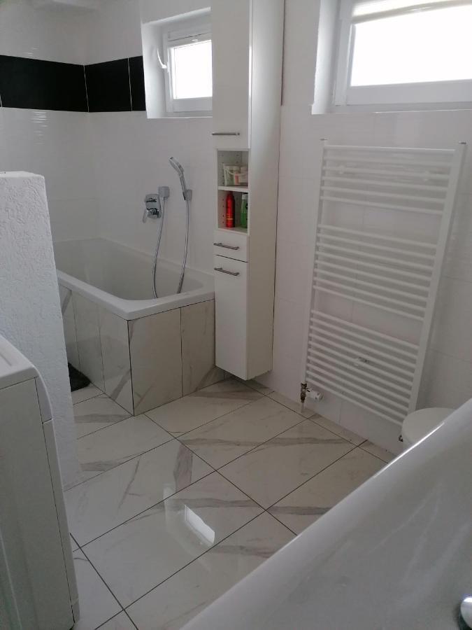Schoene Einliegerwohnung In *