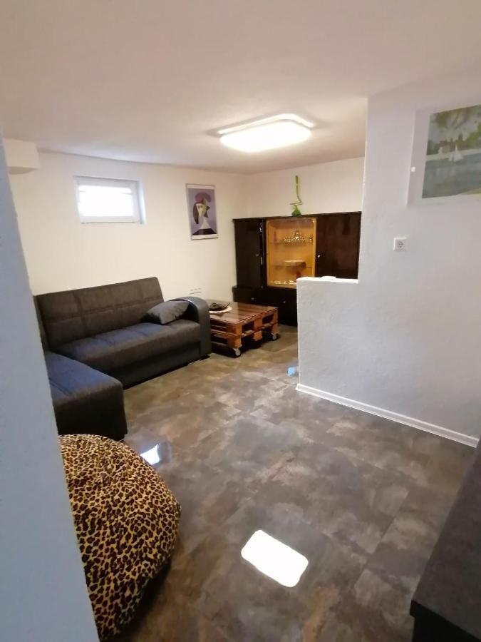 Schoene Einliegerwohnung In Appartement *
