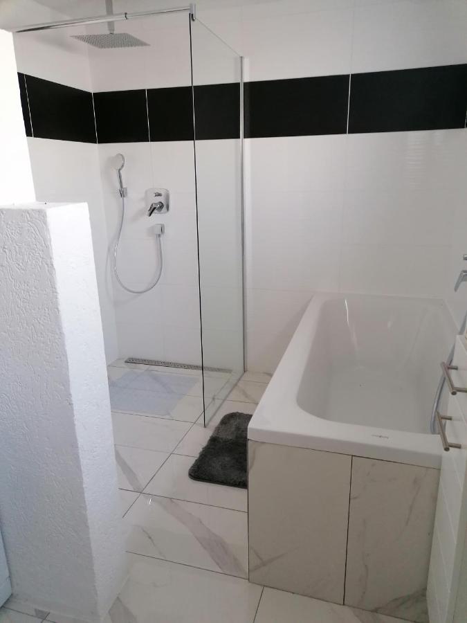 Schoene Einliegerwohnung In Appartement *