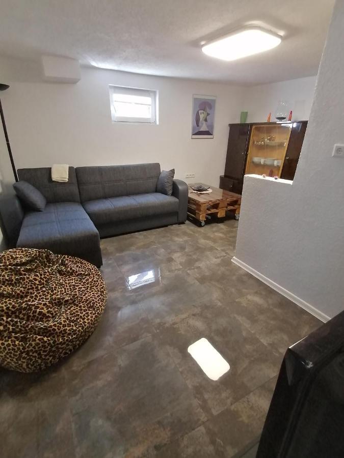 Schoene Einliegerwohnung In Appartement *