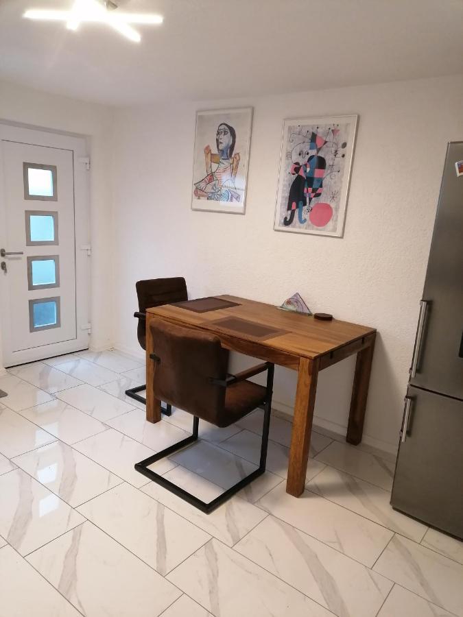 Schoene Einliegerwohnung In Appartement *
